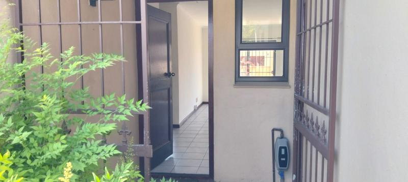 To Let 2 Bedroom Property for Rent in Silver Oaks Western Cape